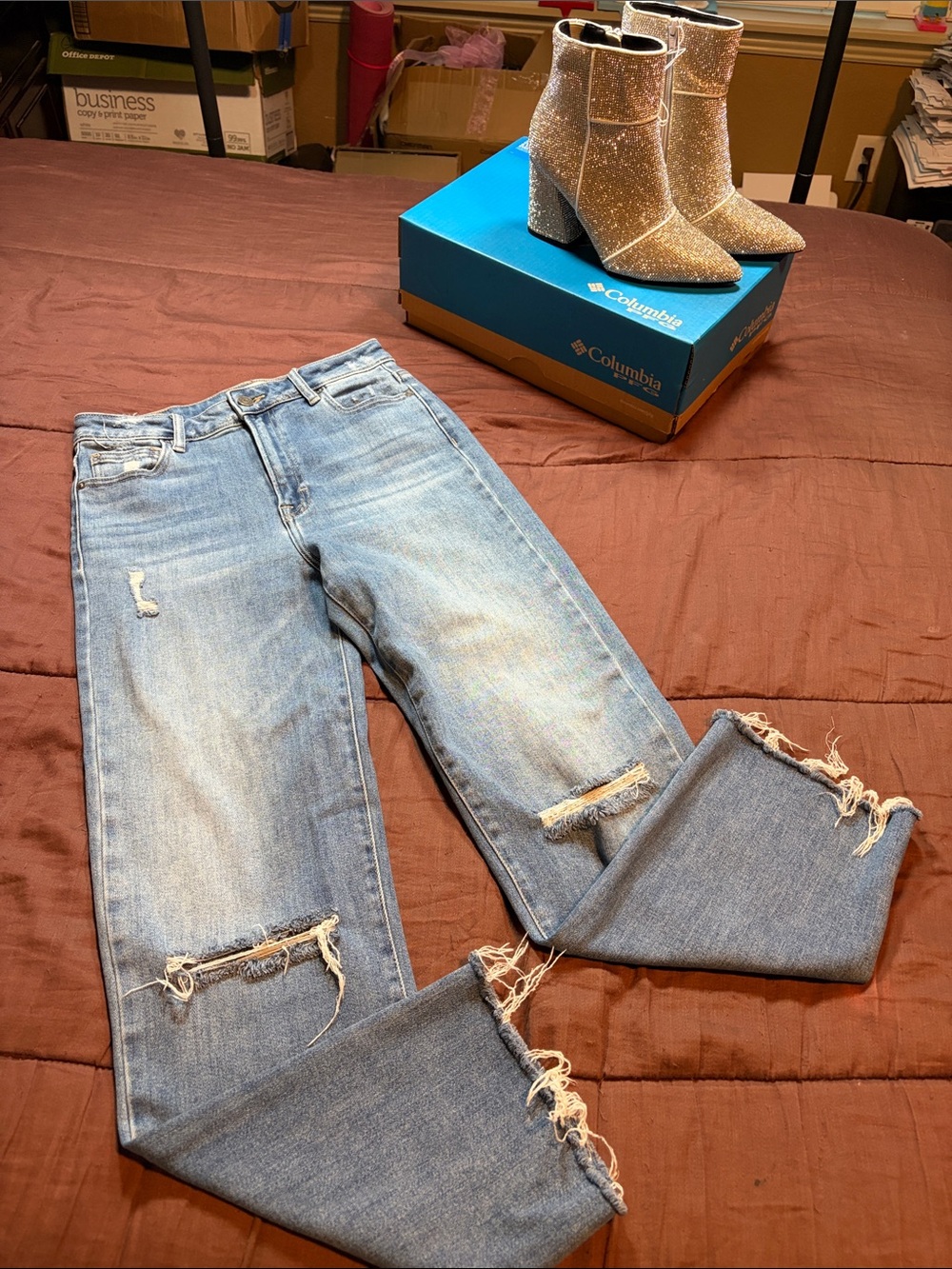 Women’s Distressed High-Rise Ankle Jean By Hidden.  EUC!